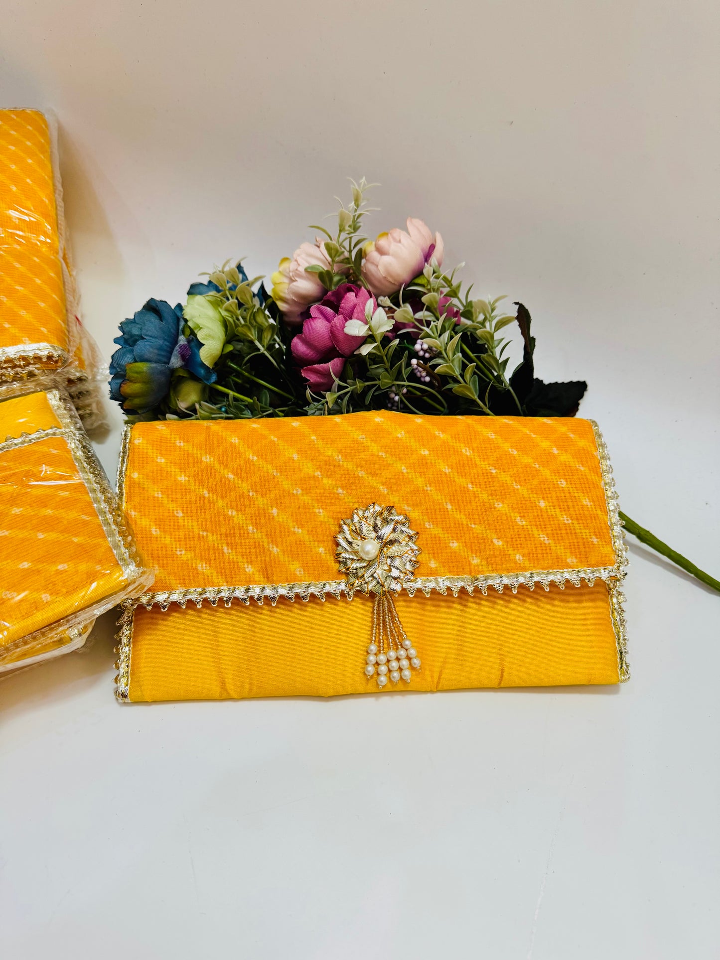Leheriya gota clutch