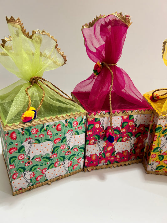 Wooden pichwai basket