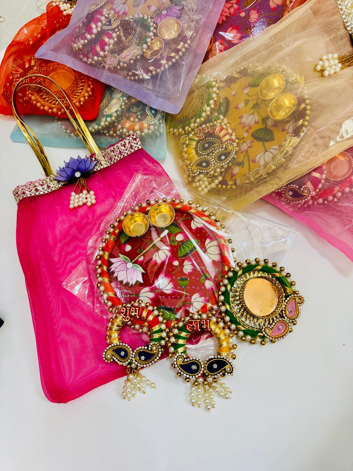 Lotus bag hamper