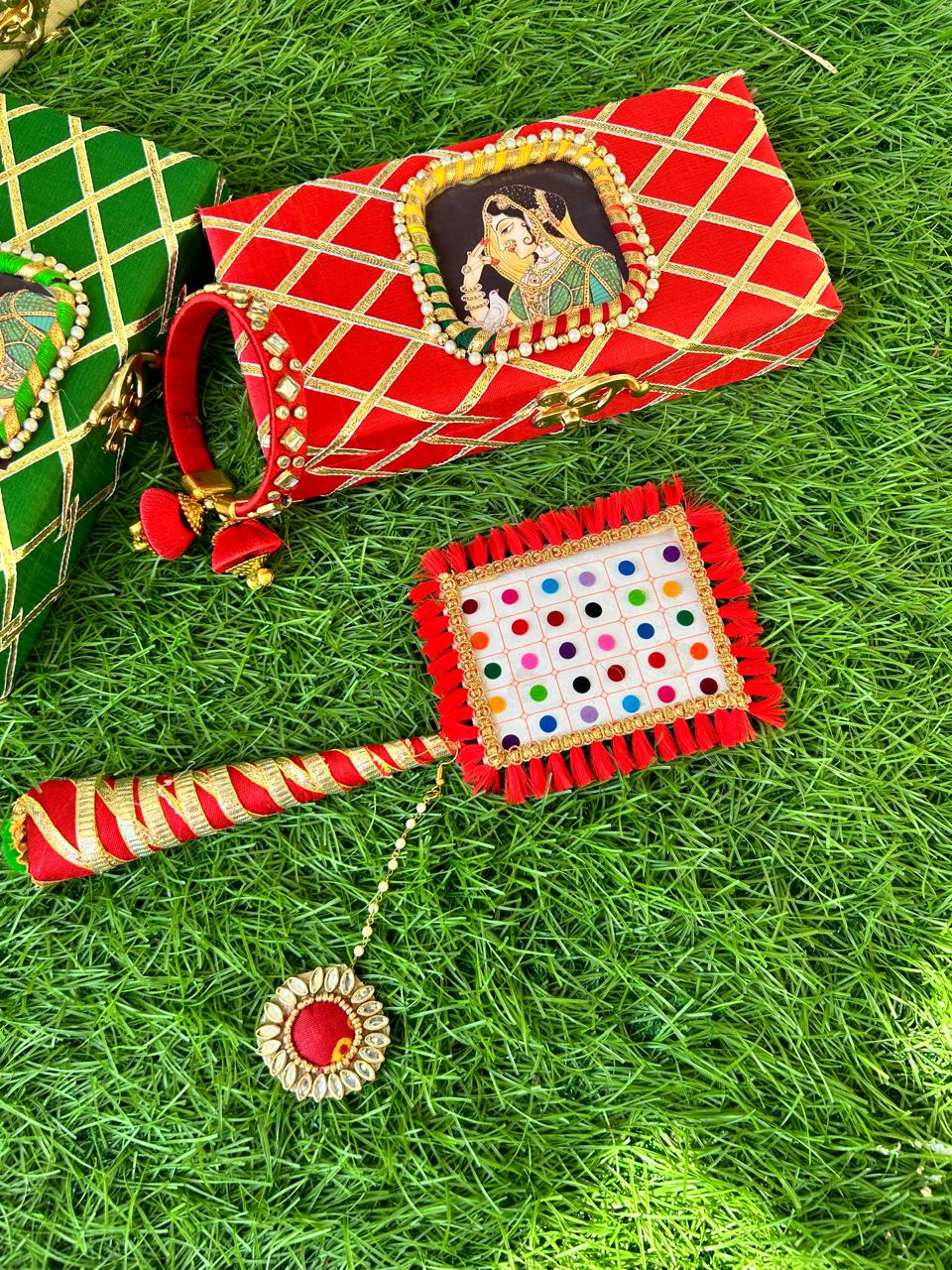 Queen theme box hamper