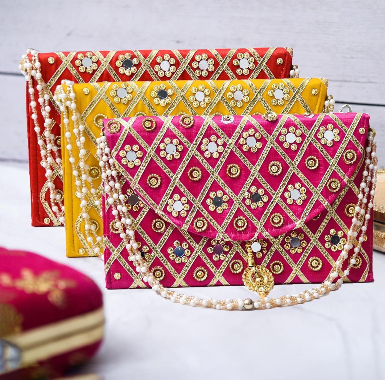 Mirror Sling clutch