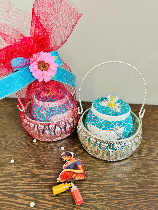 Baby shower hamper