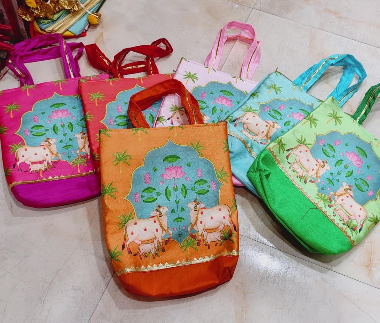 Pichwai handle bag