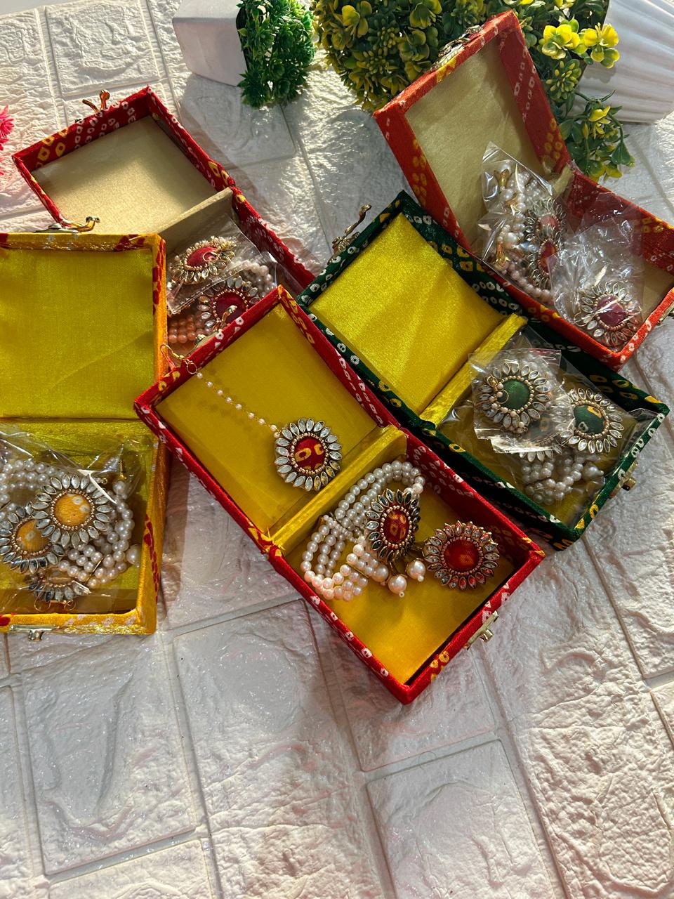 Bandhej box Hamper