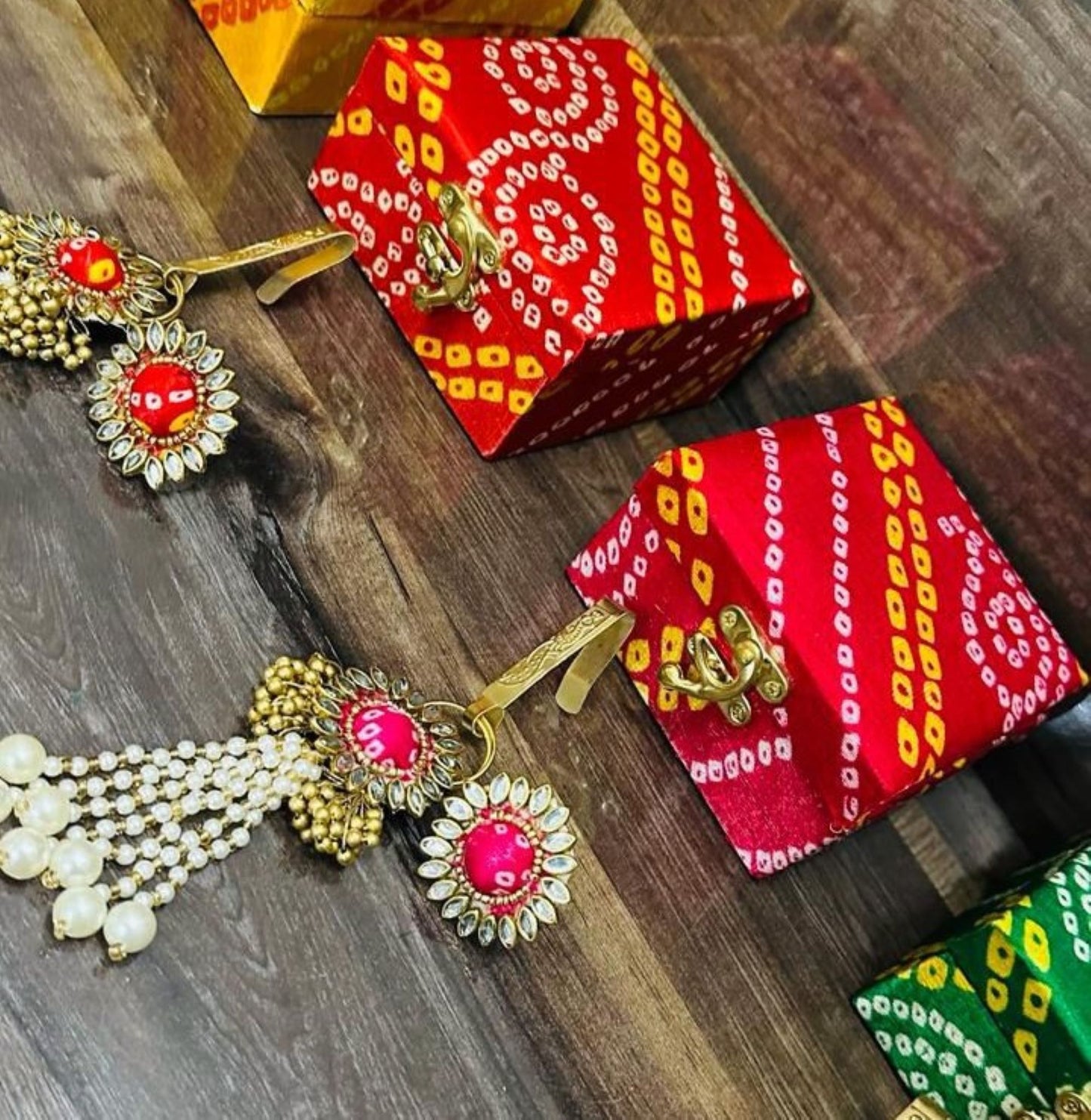 Bandhej box hamper (satka and ring)